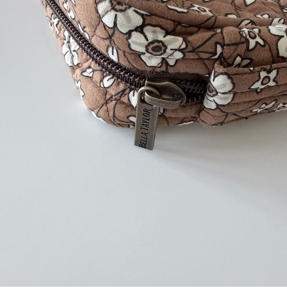 Bella Taylor Quilted Bible Cover Vintage Brown Floral Book Holder - Picture 7 of 9